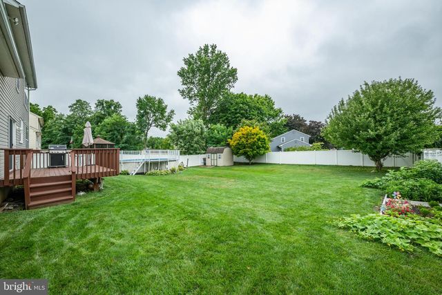 16 AMESBURY RD, Fallsington, PA 19054