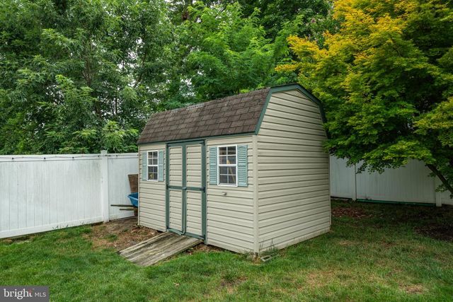 16 AMESBURY RD, Fallsington, PA 19054