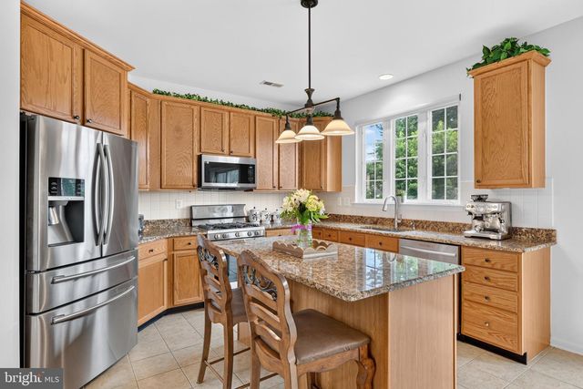 16 AMESBURY RD, Fallsington, PA 19054