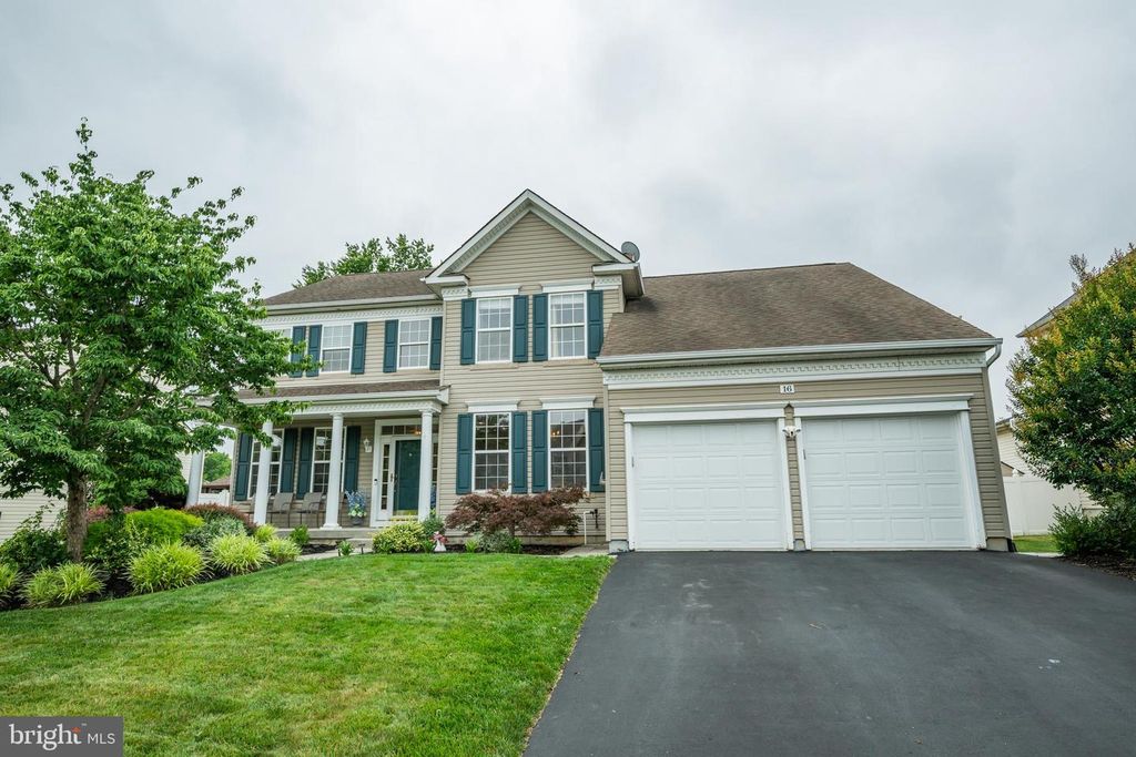 16 AMESBURY RD, Fallsington, PA 19054