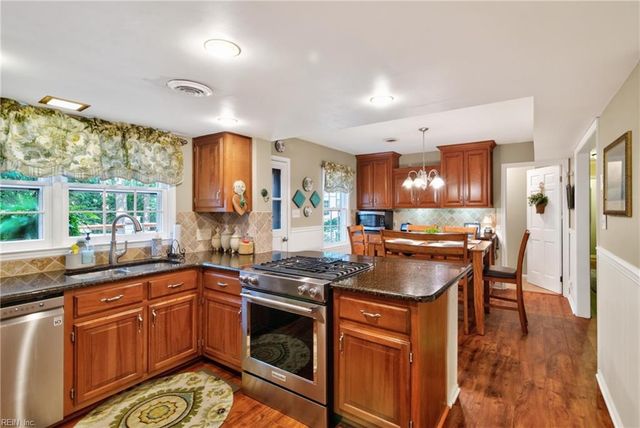145 Normandy LN, Newport News, VA 23606
