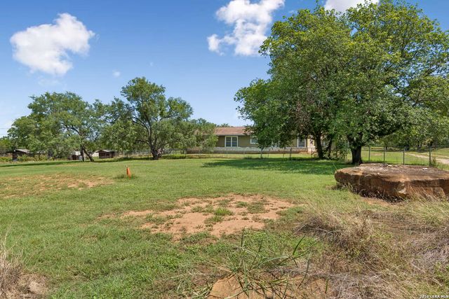 7627 TRIPLE OAKS DR, San Antonio, TX 78263