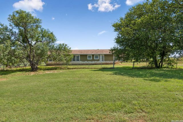 7627 TRIPLE OAKS DR, San Antonio, TX 78263