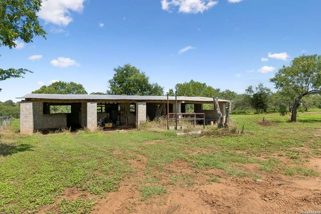 7627 TRIPLE OAKS DR, San Antonio, TX 78263