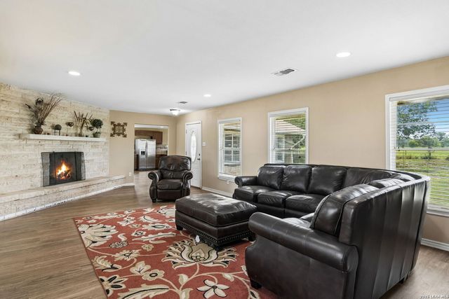 7627 TRIPLE OAKS DR, San Antonio, TX 78263