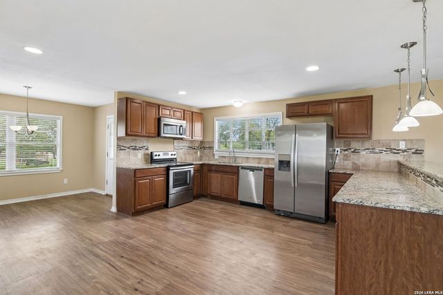 7627 TRIPLE OAKS DR, San Antonio, TX 78263