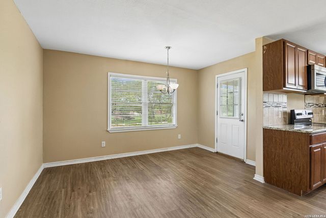 7627 TRIPLE OAKS DR, San Antonio, TX 78263