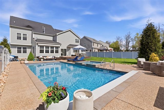 5006 Firwood Dr, Cecil, PA 15317