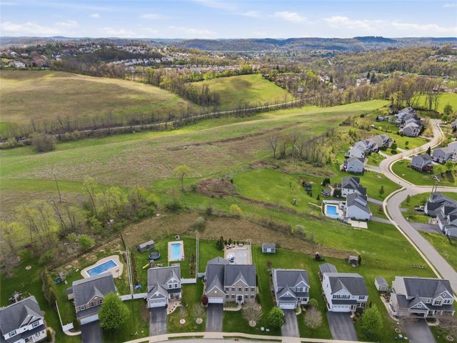 5006 Firwood Dr, Cecil, PA 15317