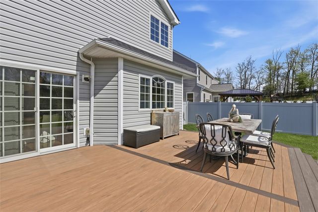 5006 Firwood Dr, Cecil, PA 15317
