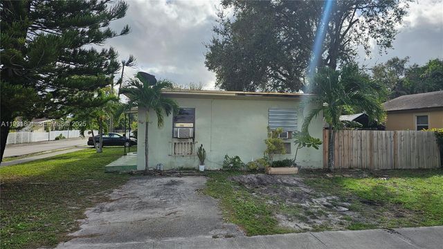 17090 NE 3rd Ct, North Miami Beach, FL 33162
