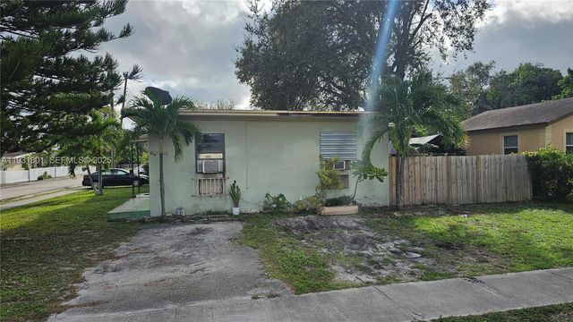 17090 NE 3rd Ct, North Miami Beach, FL 33162