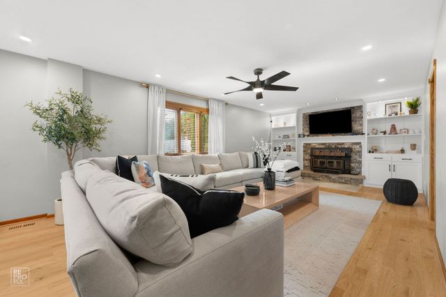 11939 S Pinecreek Drive, Orland Park, IL 60467