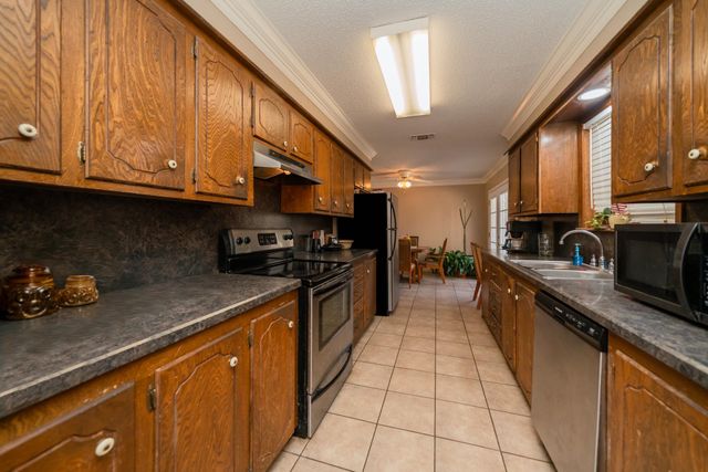 143 Amy St, Longview, TX 75605