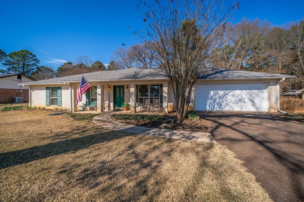 143 Amy St, Longview, TX 75605