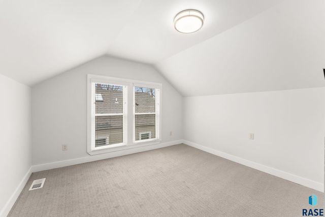 617 E 20th St Street, Sioux Falls, SD 57105