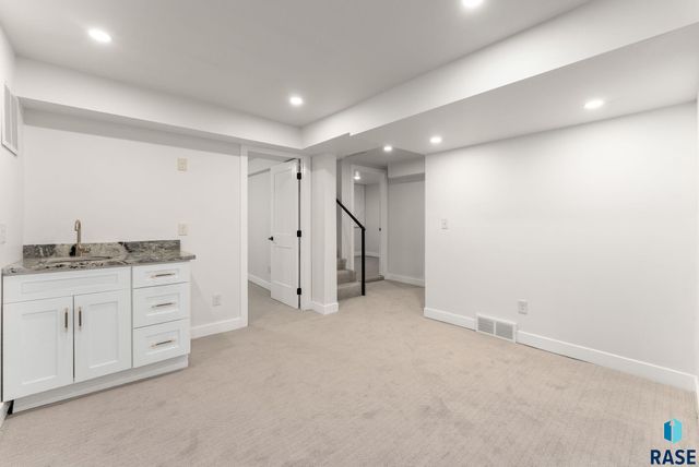 617 E 20th St Street, Sioux Falls, SD 57105