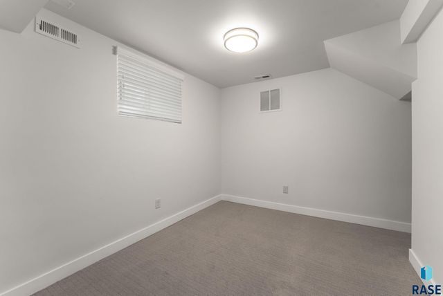 617 E 20th St Street, Sioux Falls, SD 57105