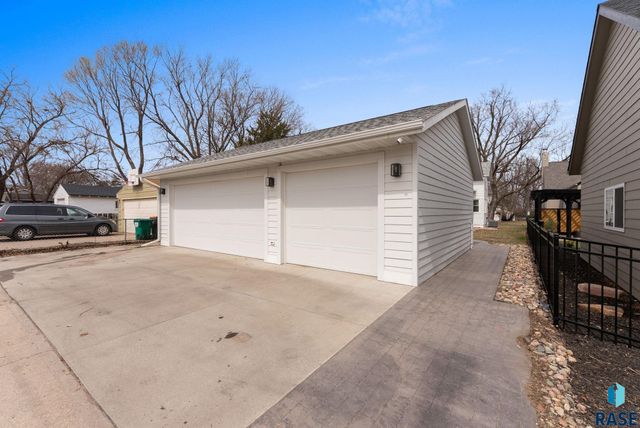 617 E 20th St Street, Sioux Falls, SD 57105