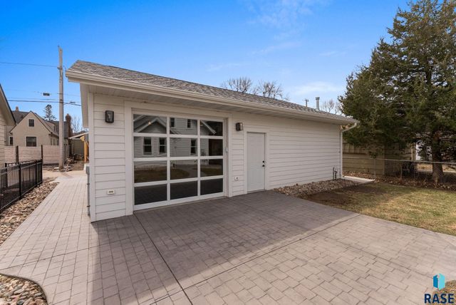 617 E 20th St Street, Sioux Falls, SD 57105