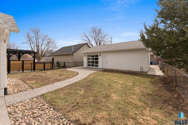 617 E 20th St Street, Sioux Falls, SD 57105