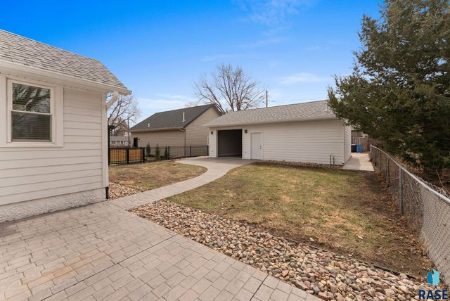617 E 20th St Street, Sioux Falls, SD 57105