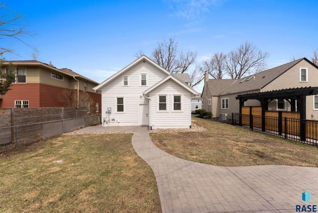 617 E 20th St Street, Sioux Falls, SD 57105