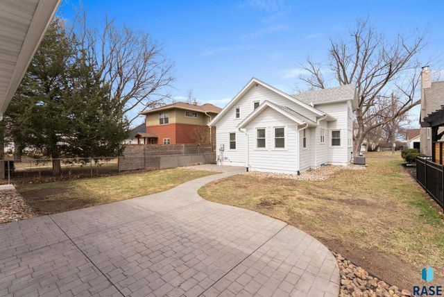 617 E 20th St Street, Sioux Falls, SD 57105