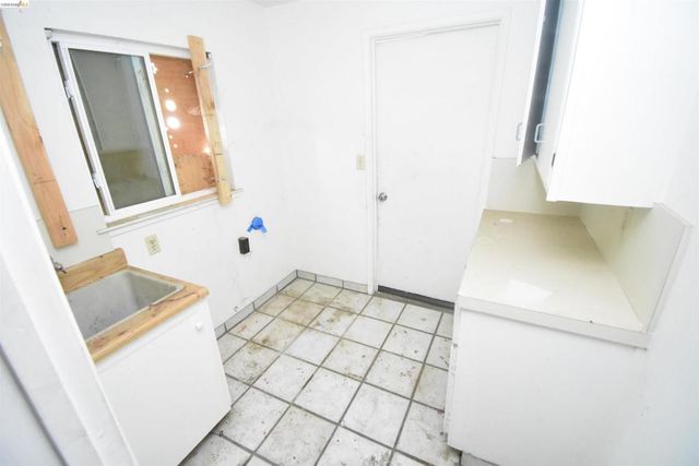 1013 Colonial Ct, Modesto, CA 95350