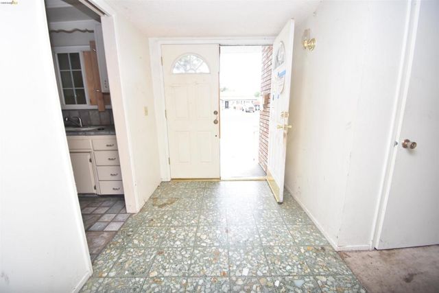 1013 Colonial Ct, Modesto, CA 95350