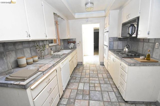 1013 Colonial Ct, Modesto, CA 95350