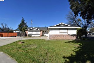 1013 Colonial Ct, Modesto, CA 95350