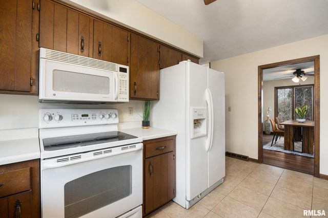 85 HICKORY RIDGE Court, Morton, IL 61550