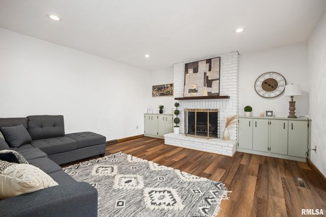 85 HICKORY RIDGE Court, Morton, IL 61550