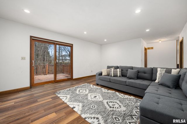 85 HICKORY RIDGE Court, Morton, IL 61550