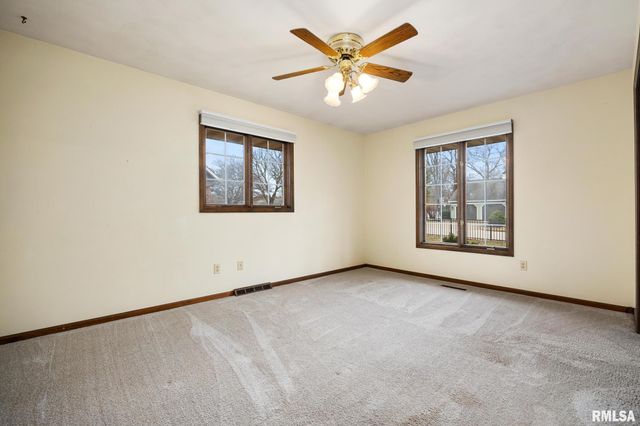 85 HICKORY RIDGE Court, Morton, IL 61550