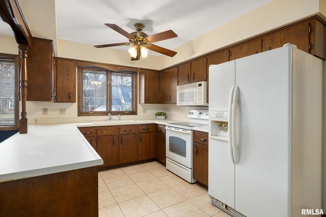 85 HICKORY RIDGE Court, Morton, IL 61550