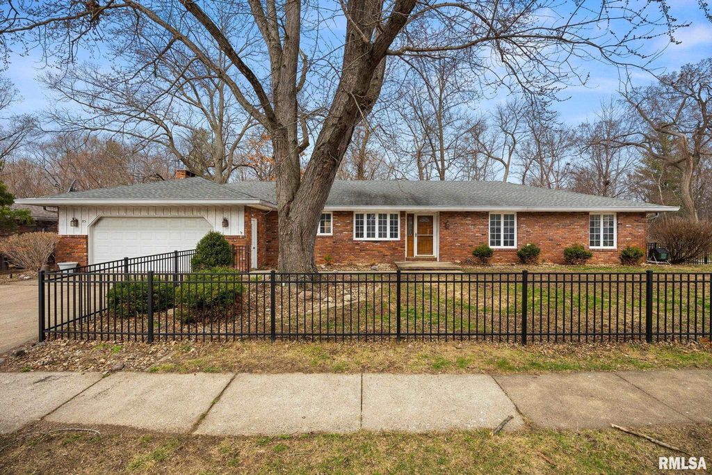 85 HICKORY RIDGE Court, Morton, IL 61550