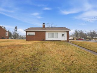 2039 Circle Drive+3 Car Garage, Hopewell Twp, PA 15001