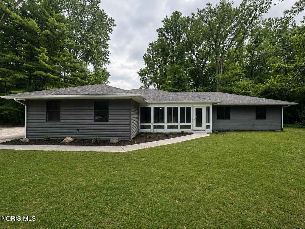 7221 Manore Road, Whitehouse, OH 43571