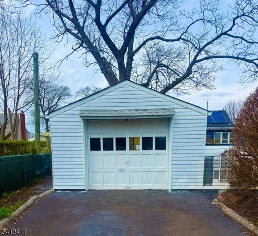 62 Runyon Rd, Clifton City, NJ 07013
