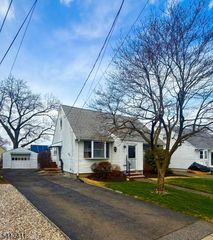 62 Runyon Rd, Clifton City, NJ 07013