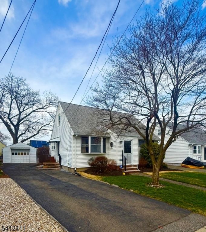 62 Runyon Rd, Clifton City, NJ 07013
