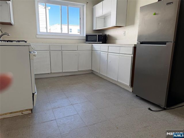 135 Hoyt 2, Kearny, NJ 07032