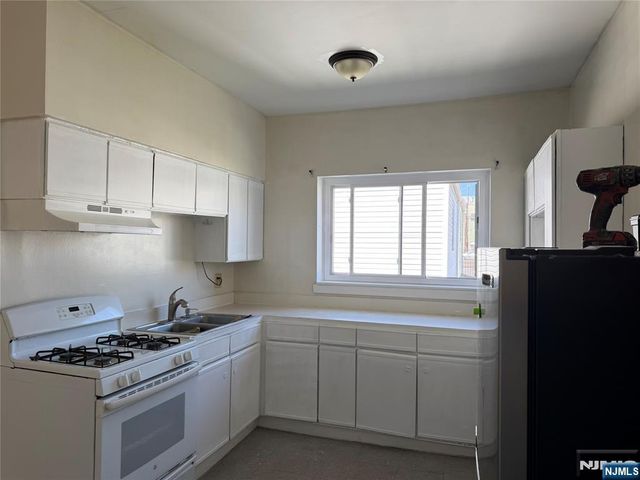 135 Hoyt 2, Kearny, NJ 07032