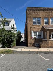135 Hoyt 2, Kearny, NJ 07032