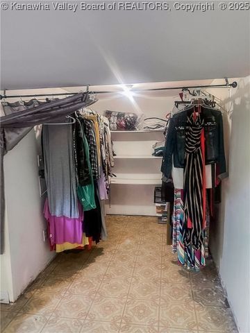 993 Old Point Road, St Albans, WV 25177