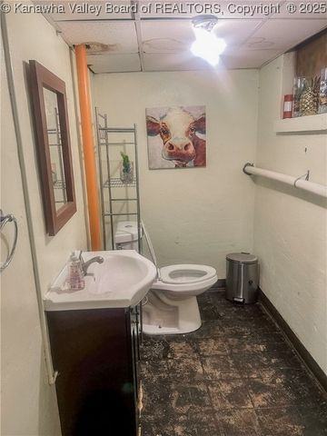 993 Old Point Road, St Albans, WV 25177