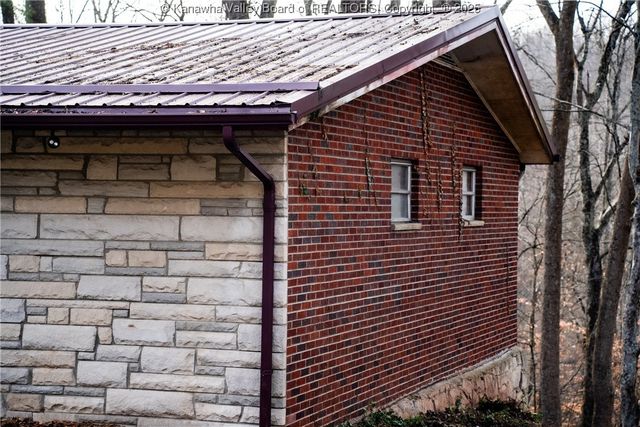 993 Old Point Road, St Albans, WV 25177