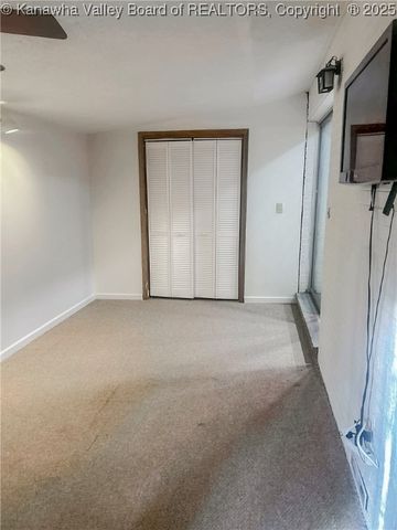 993 Old Point Road, St Albans, WV 25177